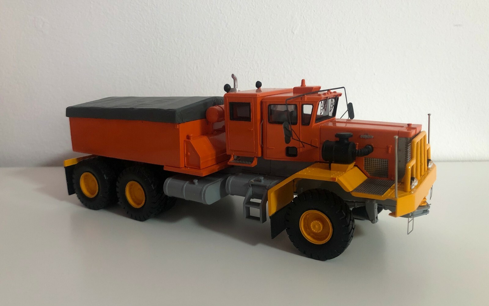 Resin 1/50 Oshkosh J30120 6×4 Transpesa Della Volpe – Built by Fankit Models