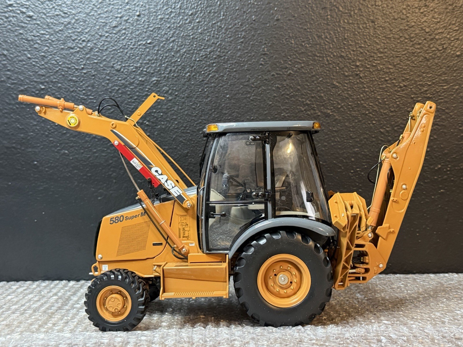 ERTL 1/16 Case 580 Super M Backhoe Precision Construction Series #1 *FOR REPAIR*