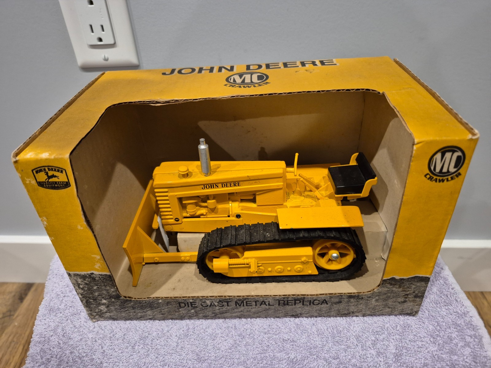 SPECCAST JOHN DEERE MC CRAWLER 1/16 SCALE DIECAST JDM 076 NEW OLD STOCK