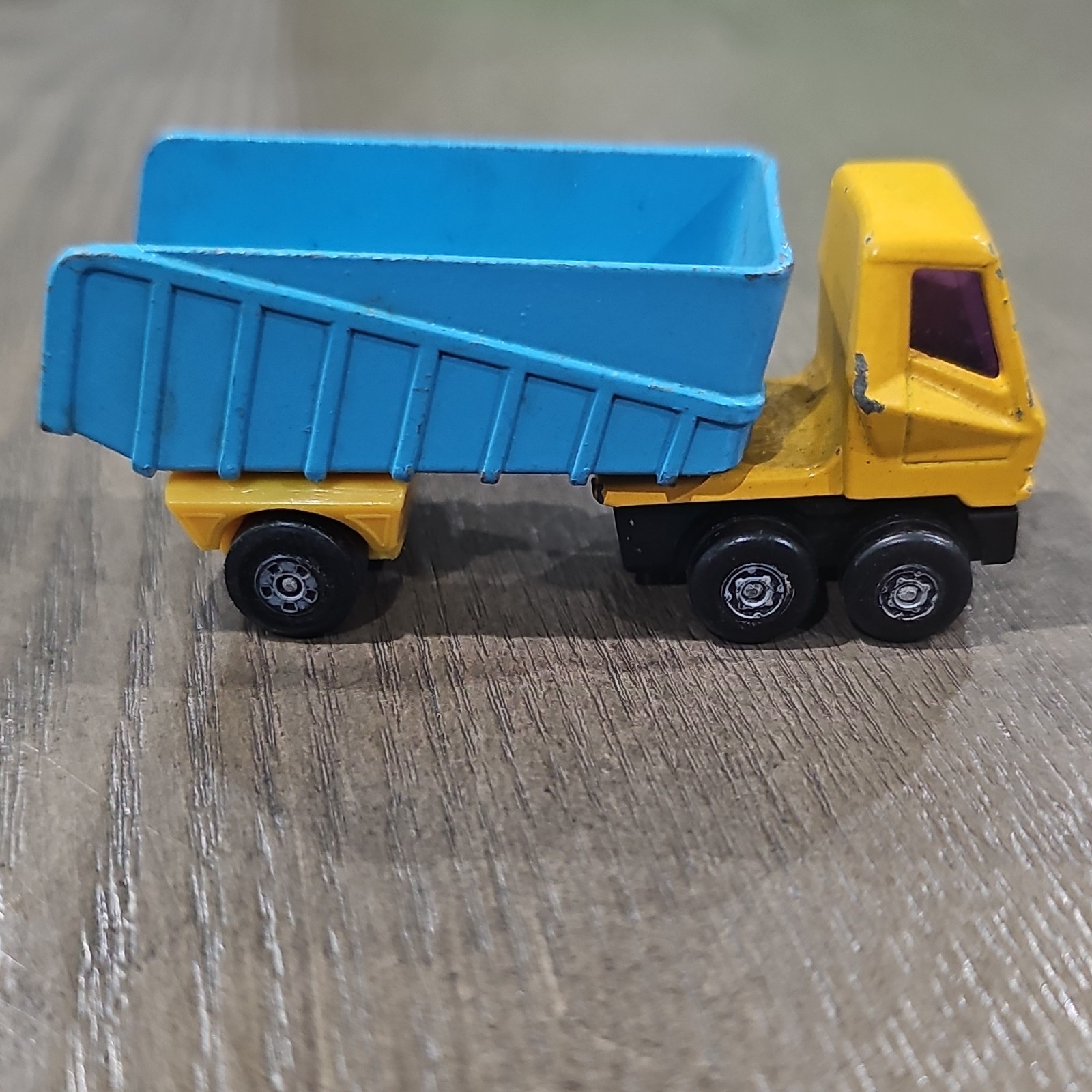 Matchbox Superfast Articulated Dump Truck No.35 1:64 Yellow/Blue/Black 1973