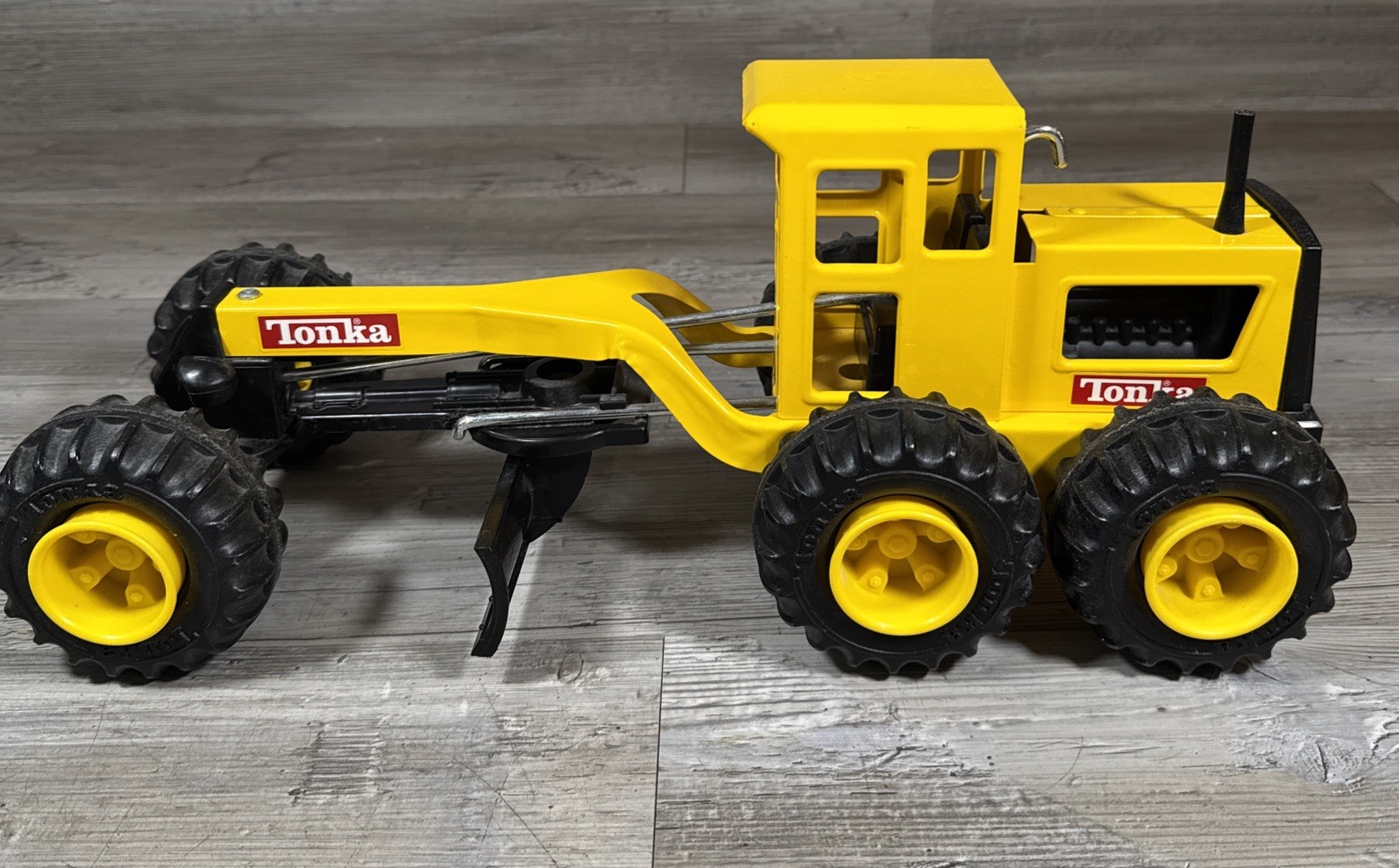 Tonka Steel Road Grader #92510 2012 Hasbro Funrise Yellow Red Labels