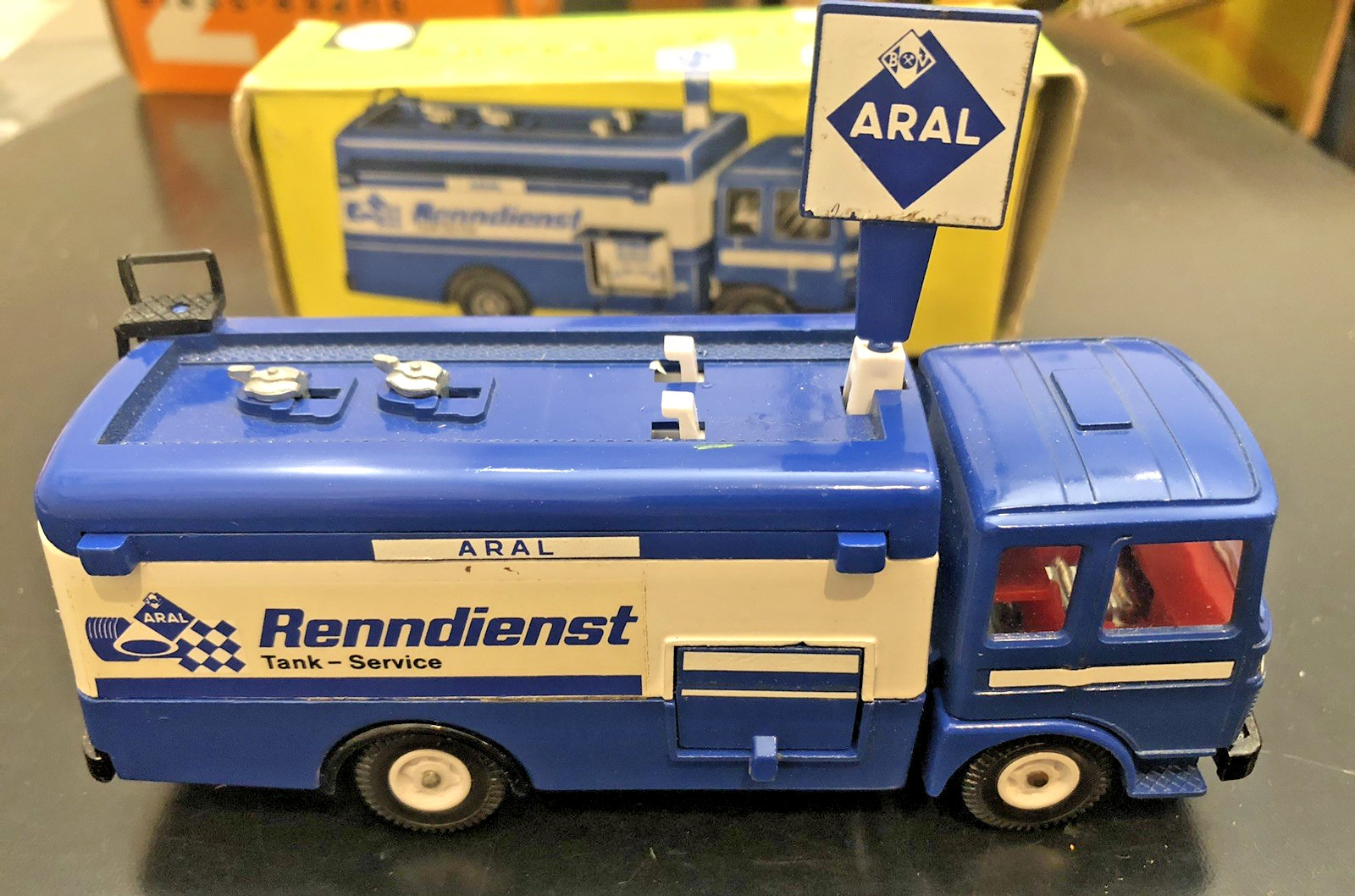 Siku #V 331 MAN Aral Renndienst Service Truck Truck Diecast Model Boxed – Rare
