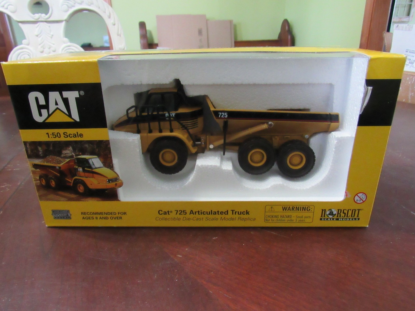 NORSCOTT 1/50 CAT 725 ARTICULATED TRUCK – NIB – NEVER DISPLAYED
