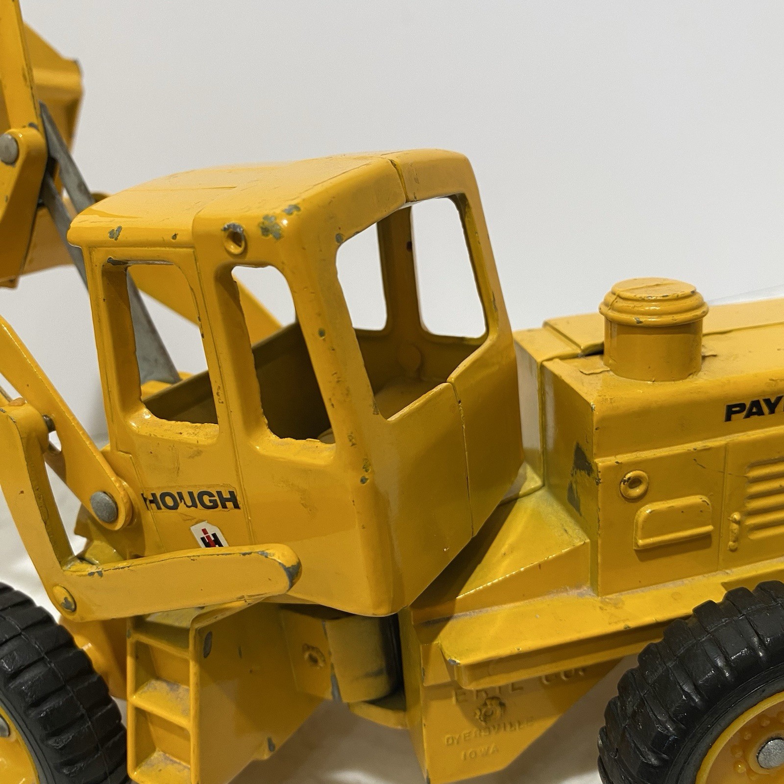 ERTL International Harvester IH Hough Payloader Articulated Bucket Loader