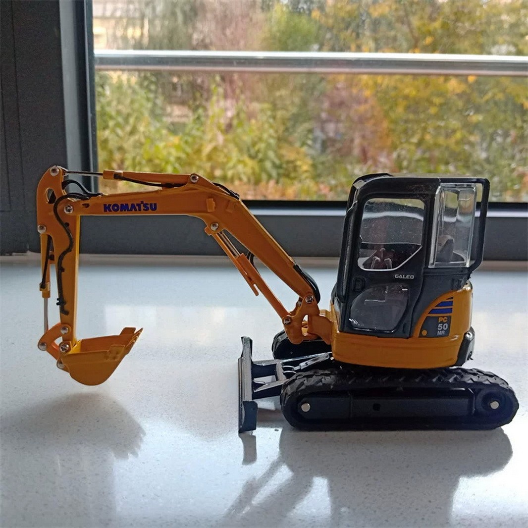1/32 Scale KOMATSU PC50MR Compact Excavator Diecast Model Collection Toy