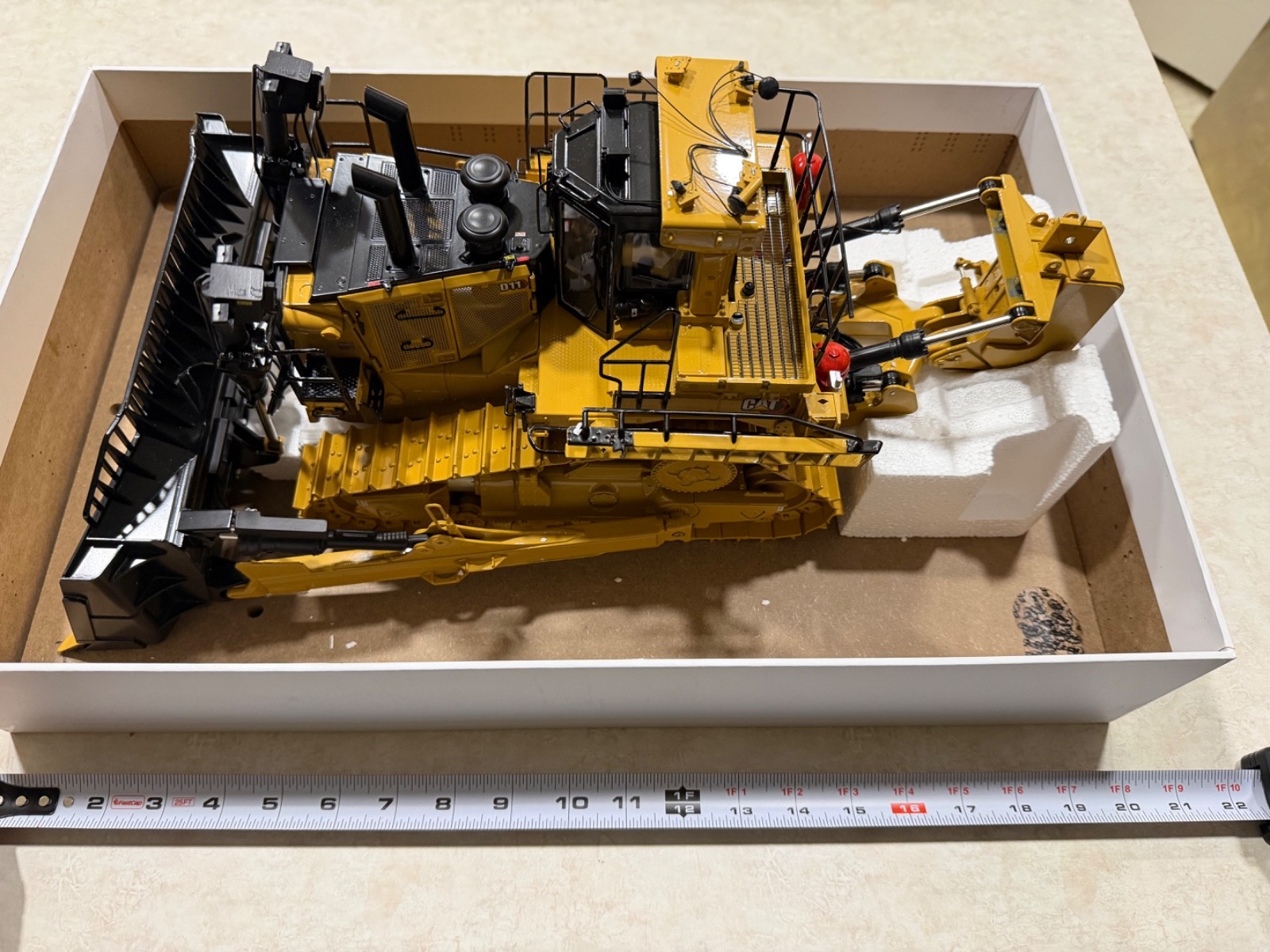 Classic Construction Models 1:24 Caterpillar D11 Dozer w/Single Shank Ripper