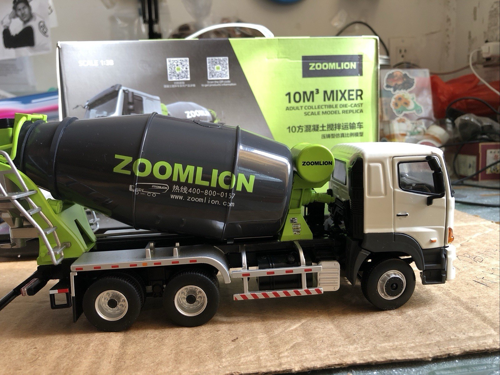Zoomlion 10M³ Mixer Hino 700 Cement Mixer Truck 1:38 Diecast Model
