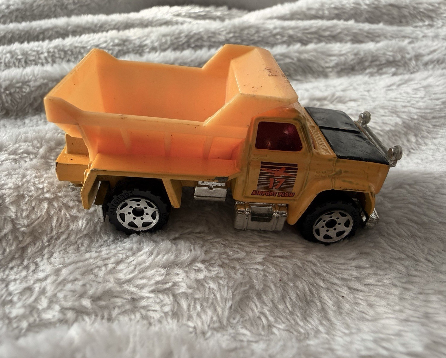 Matchbox International Airport Snow Plow Dump Truck 1:64 Diecast 2001 72-E
